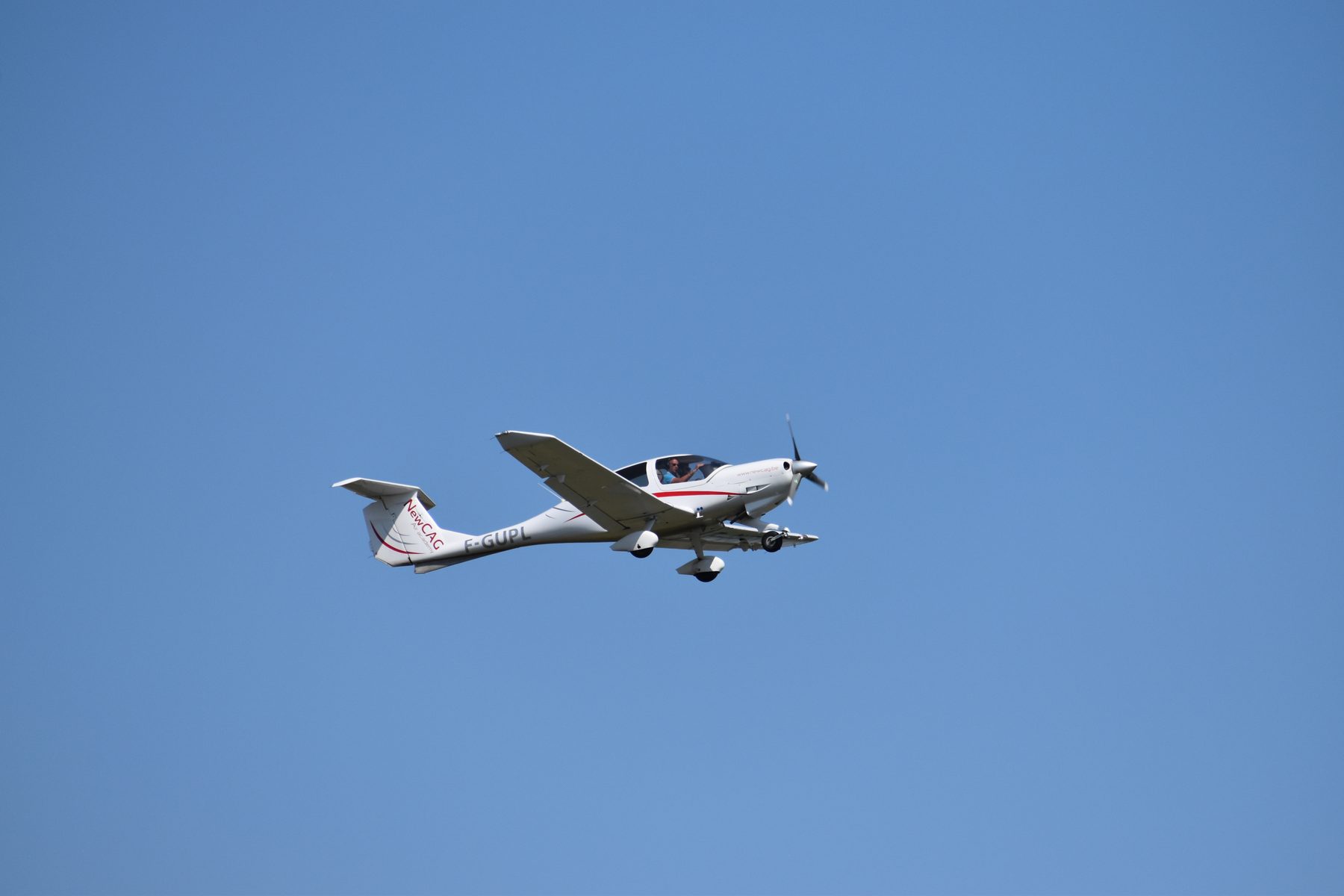 Un Diamond DA40 de l’école en montée