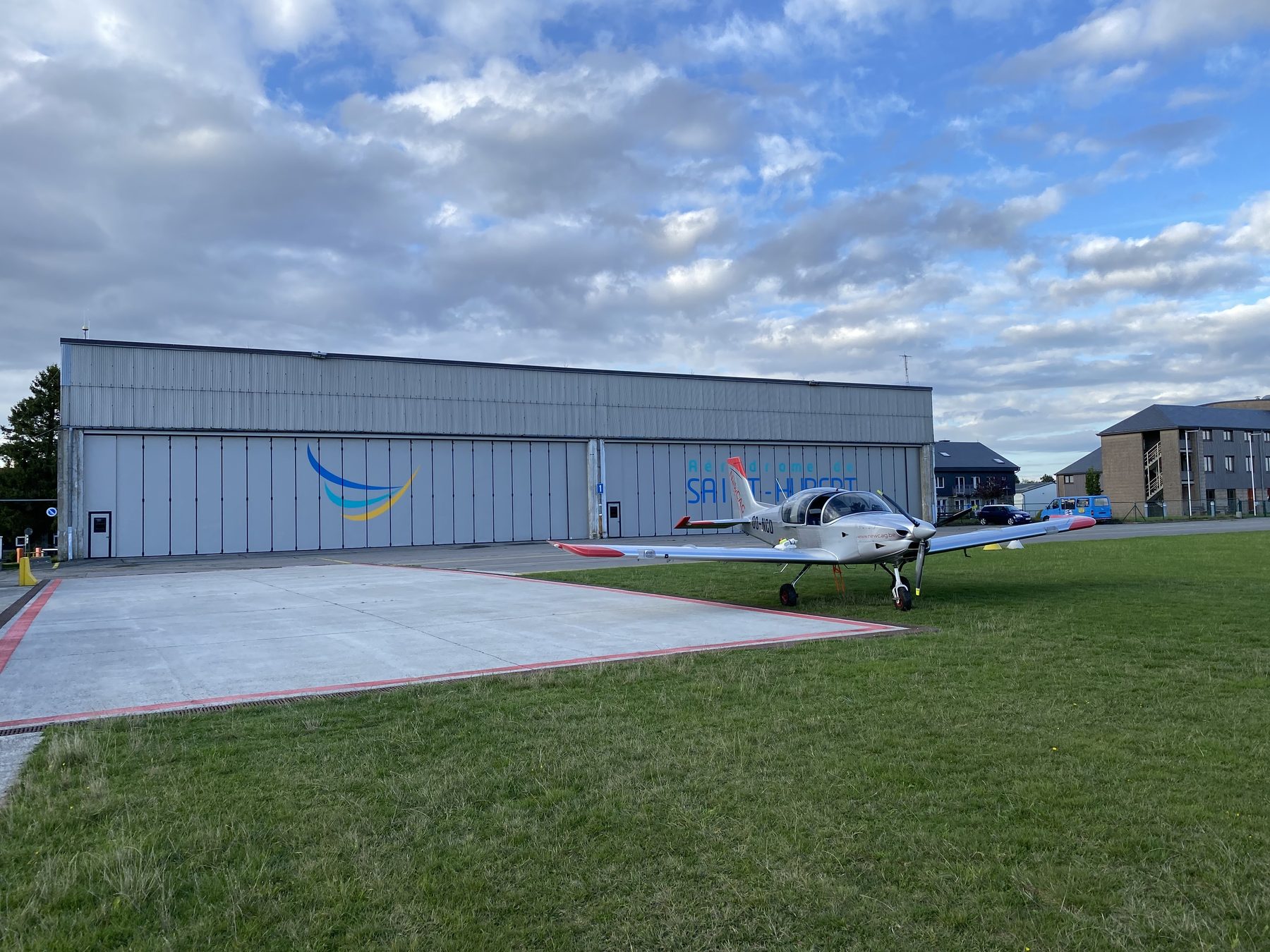 Le hangar de l’aérodrome de Saint-Hubert