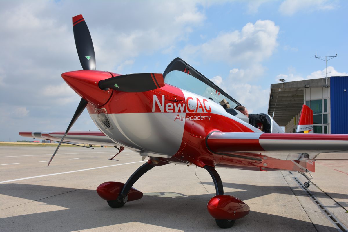 L’Extra 330LX de l’école au sol